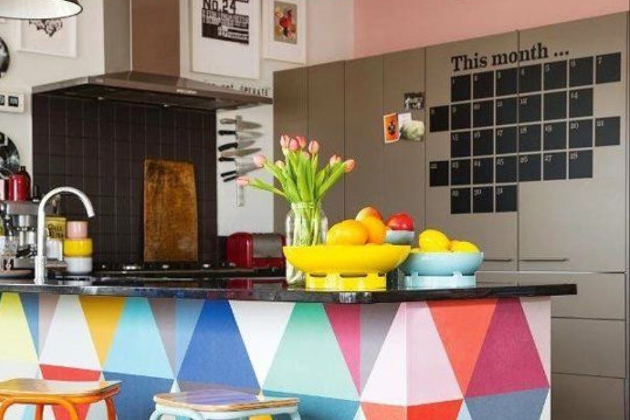 تصویر ایده‌ های خلاقانه برای استفاده از کاغذ دیواری در آشپزخانه