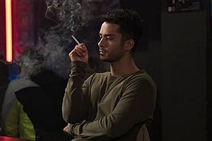 «ساعد سهیلی» در حال سیگار کشیدن