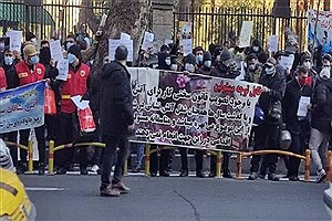 تجمع آتش نشانان تهران مقابل شهرداری پایتخت + ویدئو