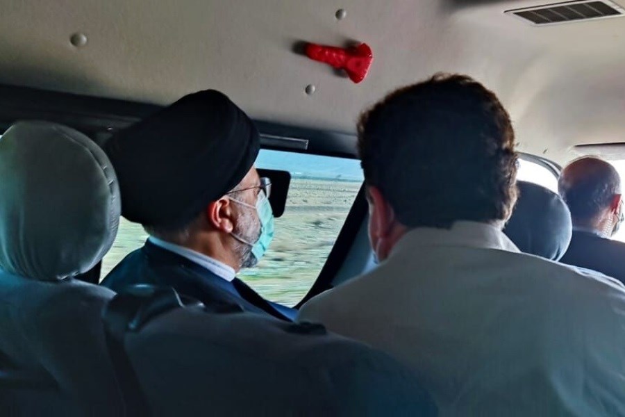 تصویر آغاز بازدید رییس‌جمهور از مناطق سیل‌زده کرمان