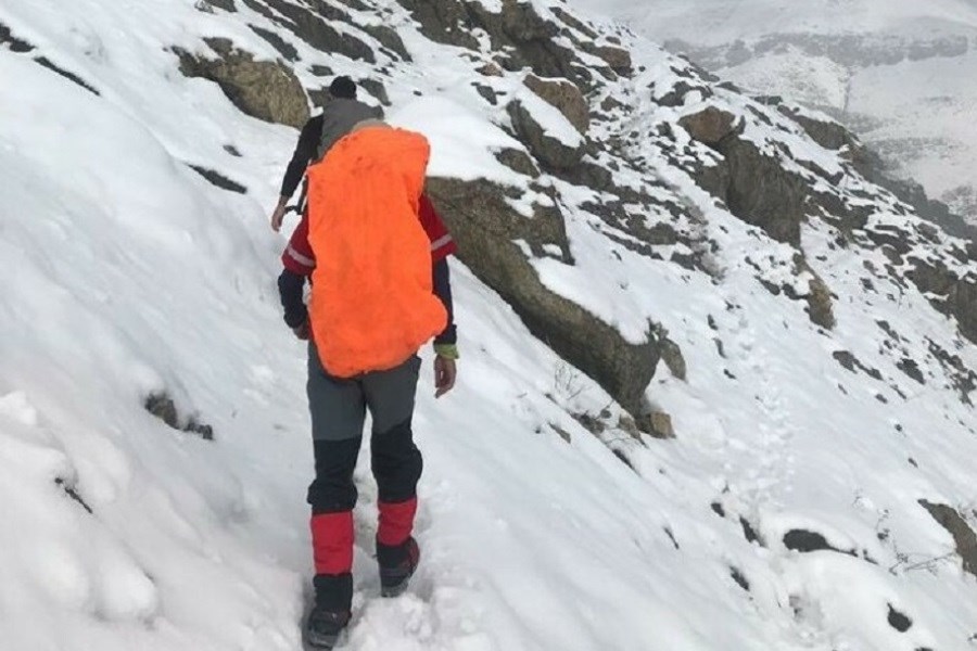 تصویر نجات زن کوهنورد بعد از 26 ساعت