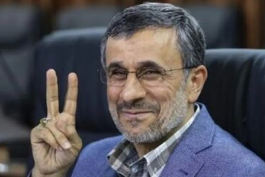 تصویر واکنش احمدی‌ نژاد به درخواست عجیب دختر جوان +ویدئو