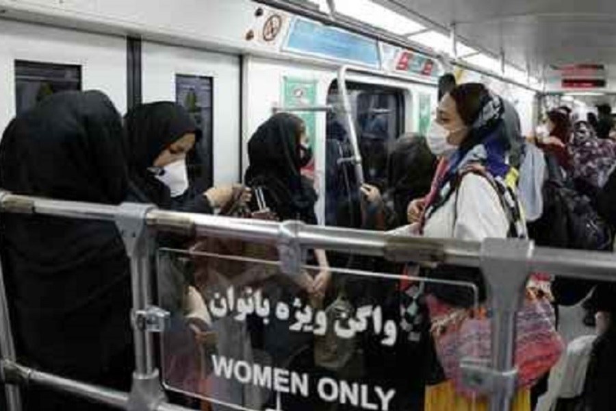 انتقاد ۲ عضو شورای شهر به ورود آقایان به واگن بانوان در مترو