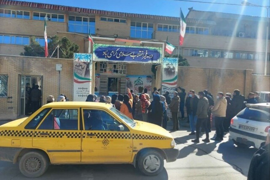 تصویر اعتراض اعضای تعاونی فرهیختگان دانشگاه در اراک