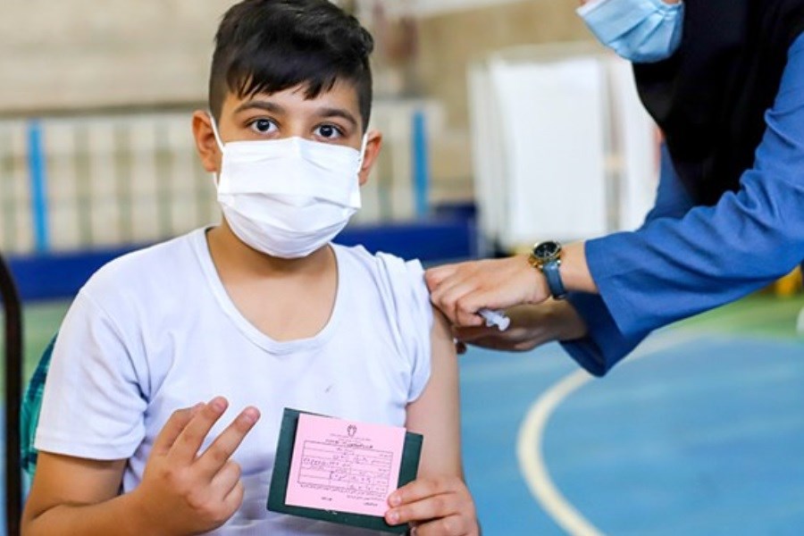 تصویر دانش آموزان خراسان رضوی بیش از 800 هزار دُز واکسن کرونا دریافت کردند