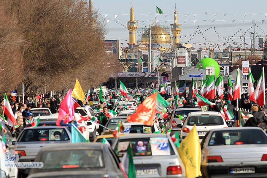 تصویر برگزاری راهپیمایی 22 بهمن در مشهد و شهرهای قرمز و نارنجی‌ به صورت خودرویی