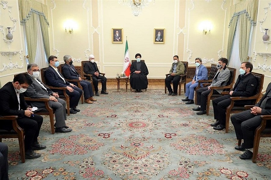 تصویر دیدار رئیس‌جمهور با جمعی از خانواده‌های شهدا و جانبازان