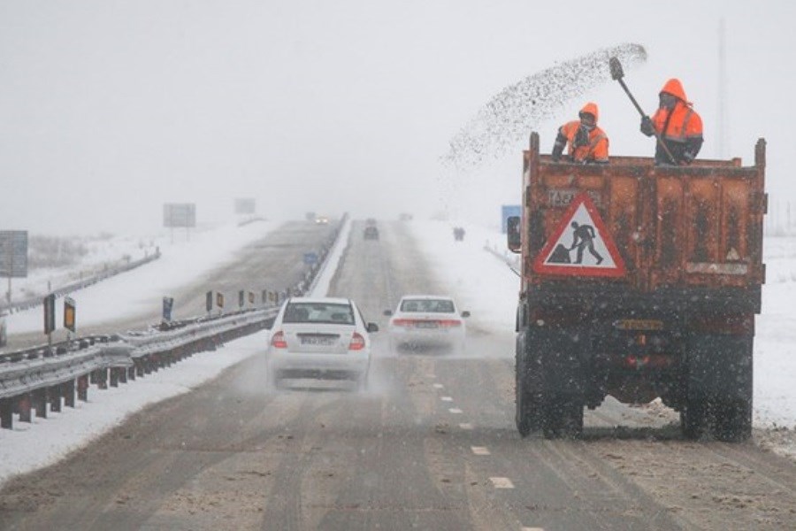 تصویر برف و باران در جاده‌‌های 17 استان &#47; امروز 14 جاده مسدود است