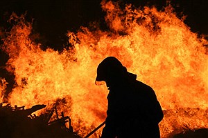 آتش‌ سوزی سهمگین در کارخانه تینر ورامین