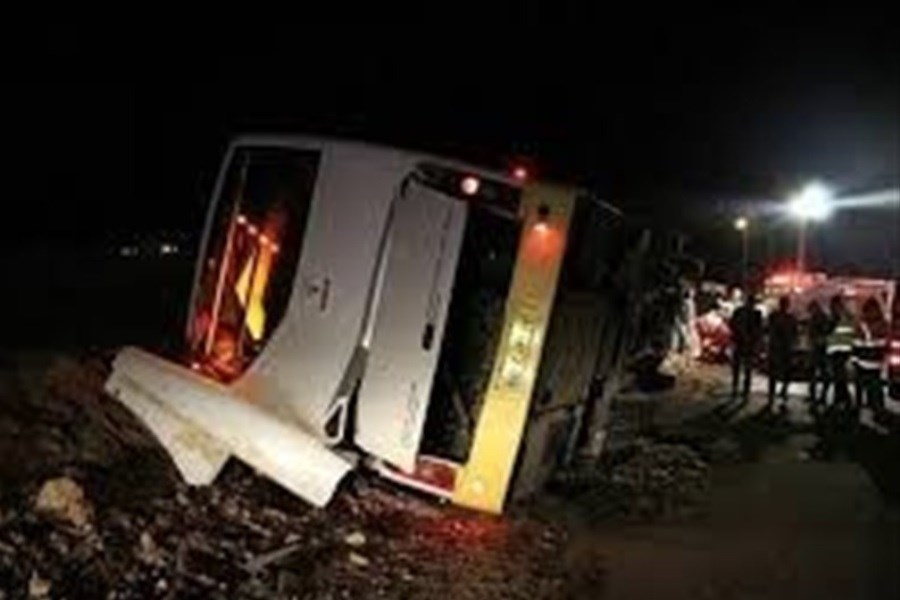 تصویر واژگونی اتوبوس در محور ایرانشهر-بم