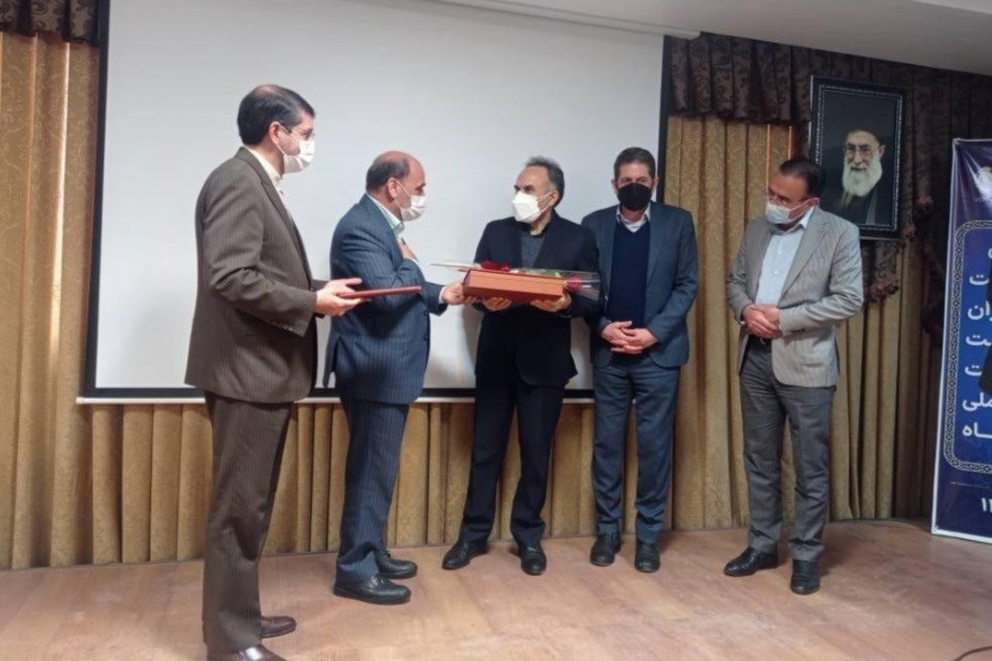 اهدای ۷۰۰ دستگاه تبلت توسط بانک ملی به دانش آموزان استان کرمانشاه