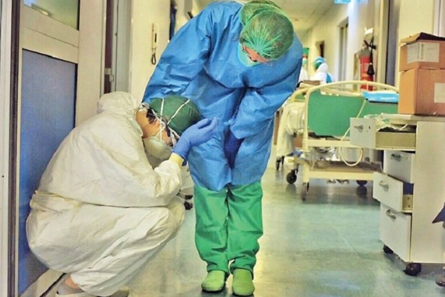 تصویر ضرب و شتم 4 کادر علوم پزشکی مشهد توسط همراهان بیمار