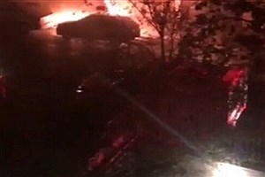 به آتش کشیدن چند خودرو در خیابان ستارخان + فیلم