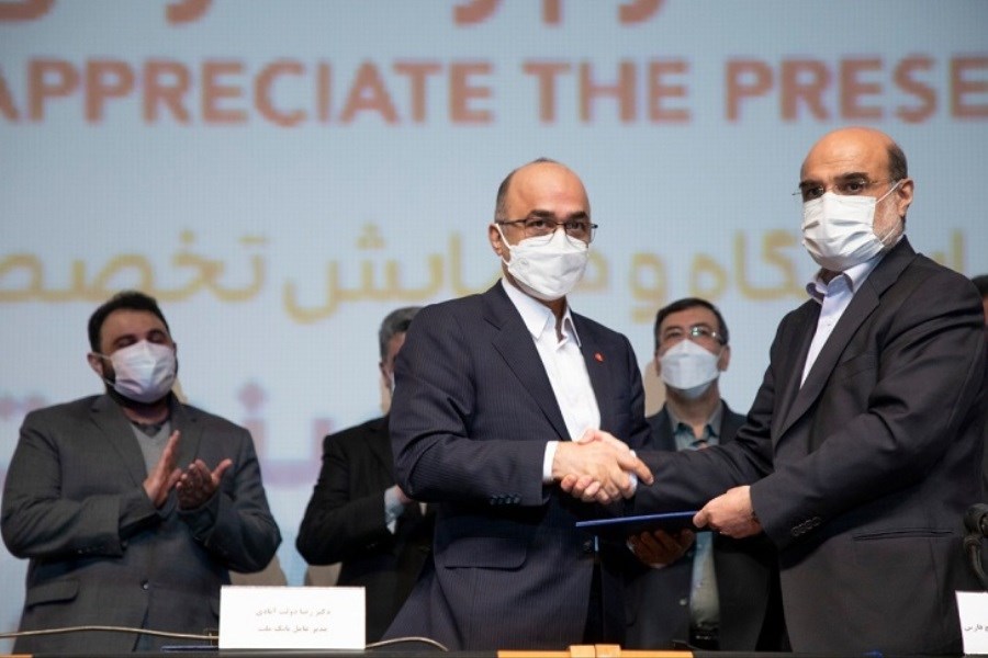 تصویر بانک ملت و صنایع پتروشیمی خلیج فارس تفاهم نامه امضا کردند