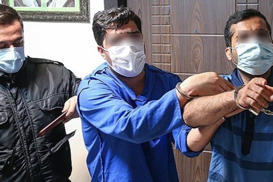 تصویر بازداشت ۲سارق در ماجرای قتل گدای میلیونر