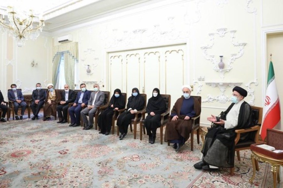 تصویر رئیس‌جمهور با مقامات کشوری و لشکری دیدار کرد