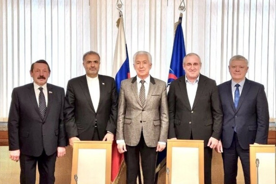 تصویر سفیر ایران در مسکو با دو مقام روس دیدار کرد