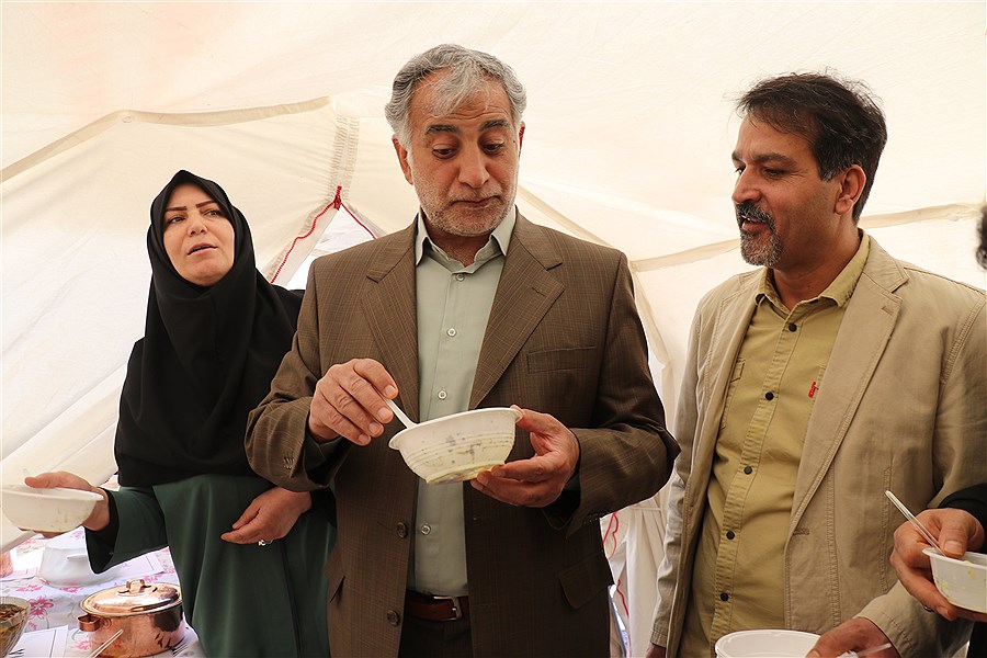 جشنواره طبخ آش اراک در منطقه نمونه گردشگری گردو با حضور پرشور مردم