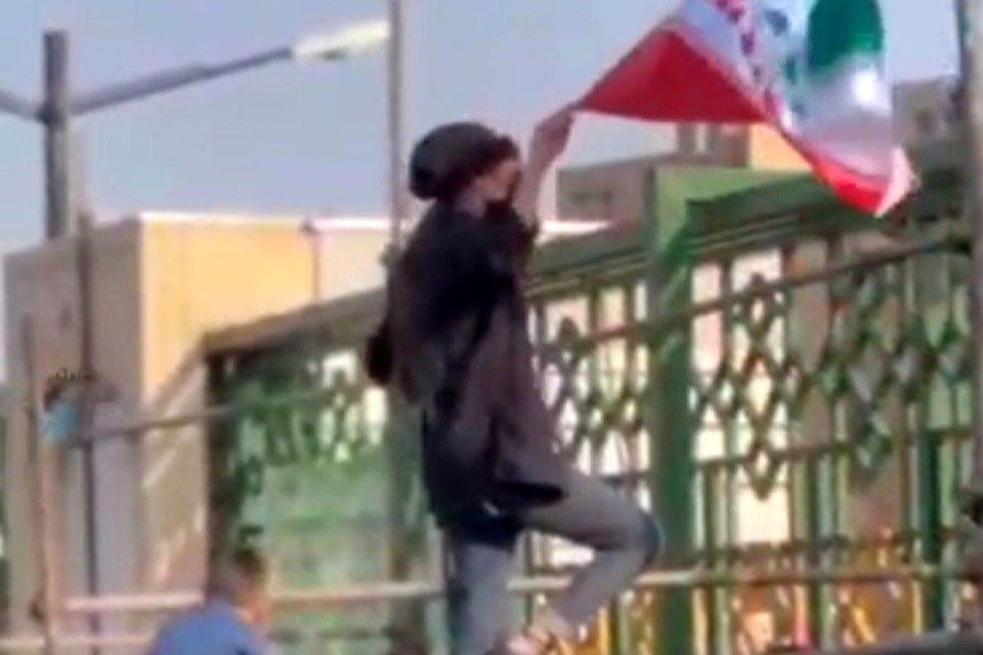 تصویر این شخص در مشهد به زنان اسپری فلفل زد! +ویدیو