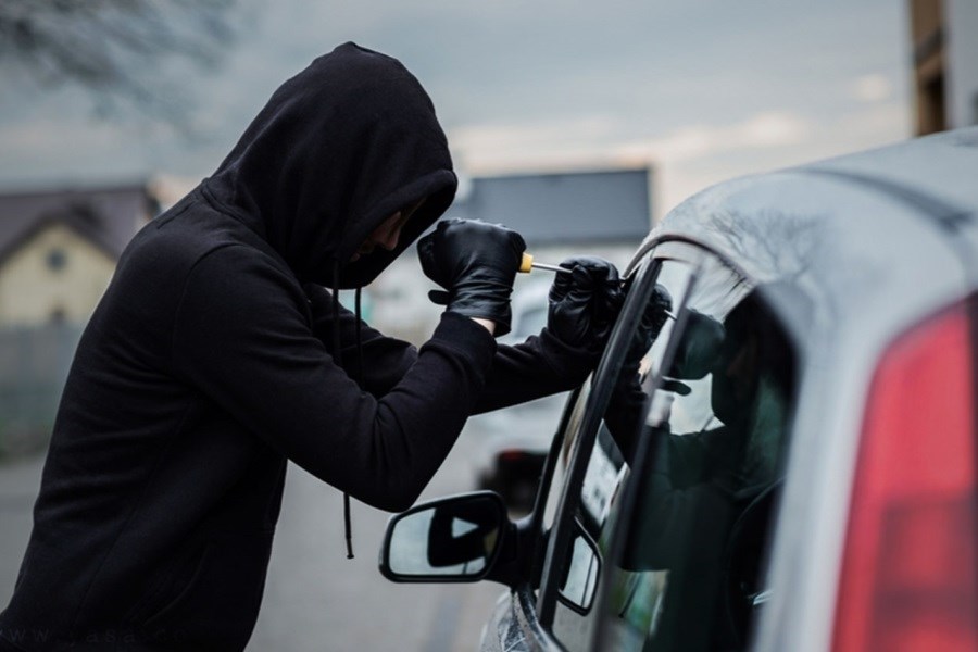 تصویر همکاری پلیس و خودروسازان برای مقابله با سرقت خودرو و قطعات آن