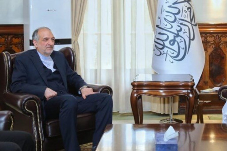 تصویر گفت و گوی سفیر ایران با وزیر خارجه طالبان
