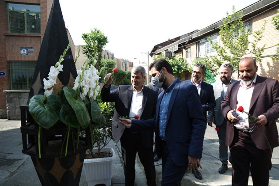 تصویر مراسم گلباران محل شهادت شهید مطهری در منطقه 12