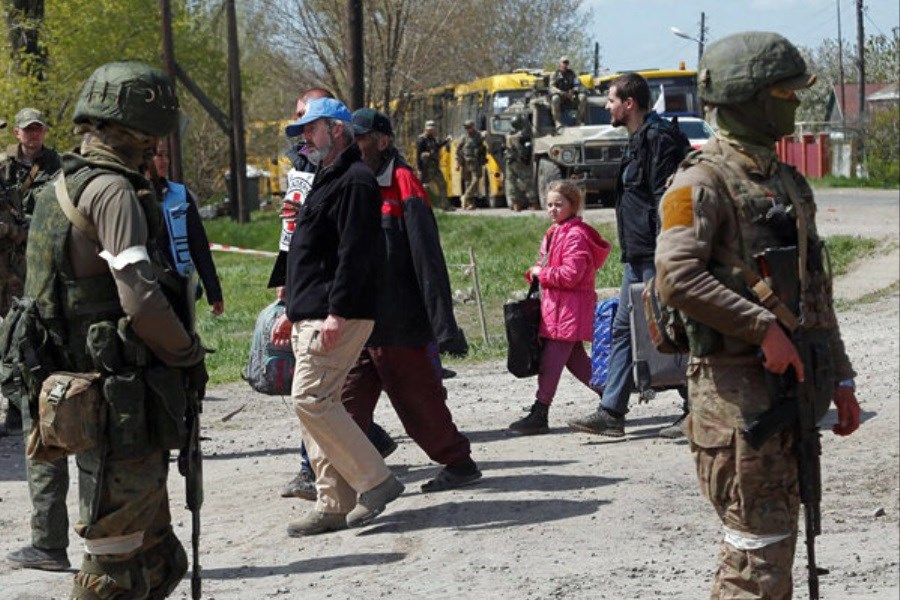 آغاز خروج غیر نظامیان از ماریوپل در اوکراین