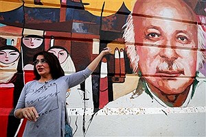زن عراقی در خیابان‌ های بغداد هنرنمایی می کند