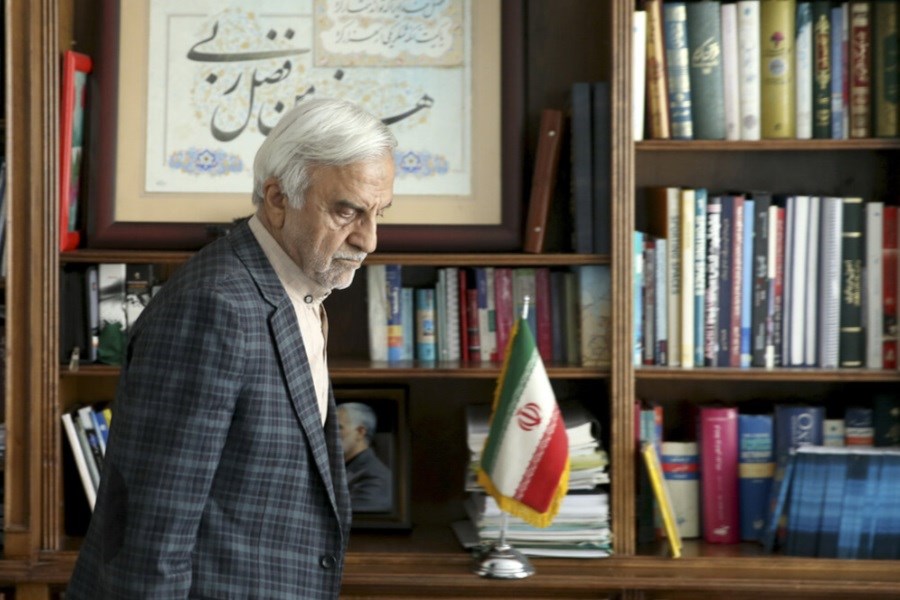 تصویر احمدی نژاد روی گلیم می خوابید اما اینکار که حُسن نیست&#47; دولت خاتمی توانست کشور را آرام کند