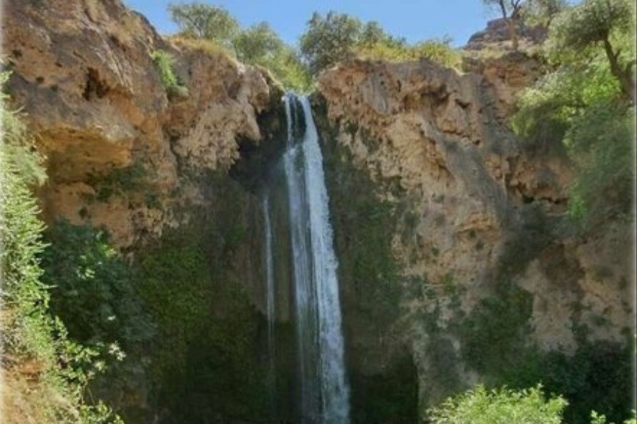 تصویر سقوط یک نوجوان از آبشار 70 متری