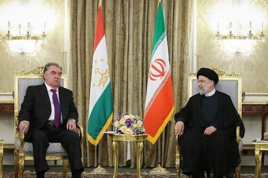 تصویر امضای توافقنامه‌ میان ایران و تاجیکستان