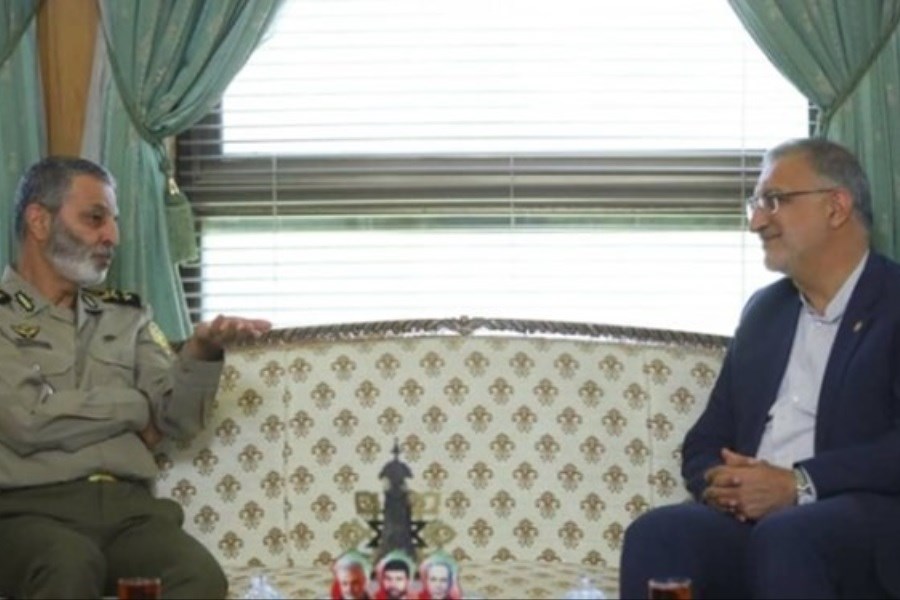 تصویر دیدار زاکانی با فرمانده ارتش