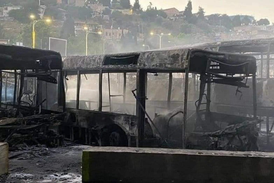 تصویر آتش‌سوزی گسترده در یک پایانه اتوبوسرانی در فلسطین اشغالی