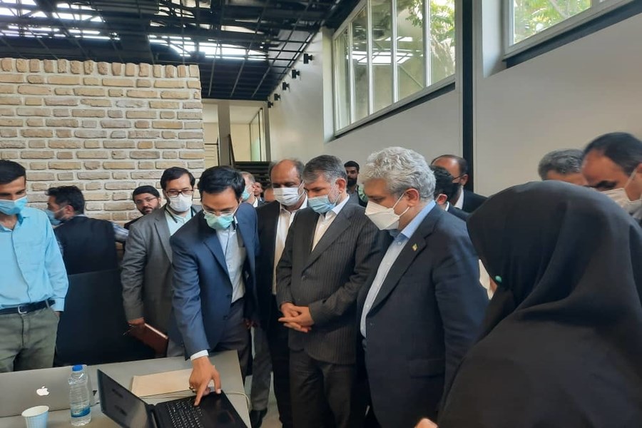 تصویر وزیر جهاد کشاورزی و معاون رئیس جمهور از اداره کل غله استان تهران بازدید کرد