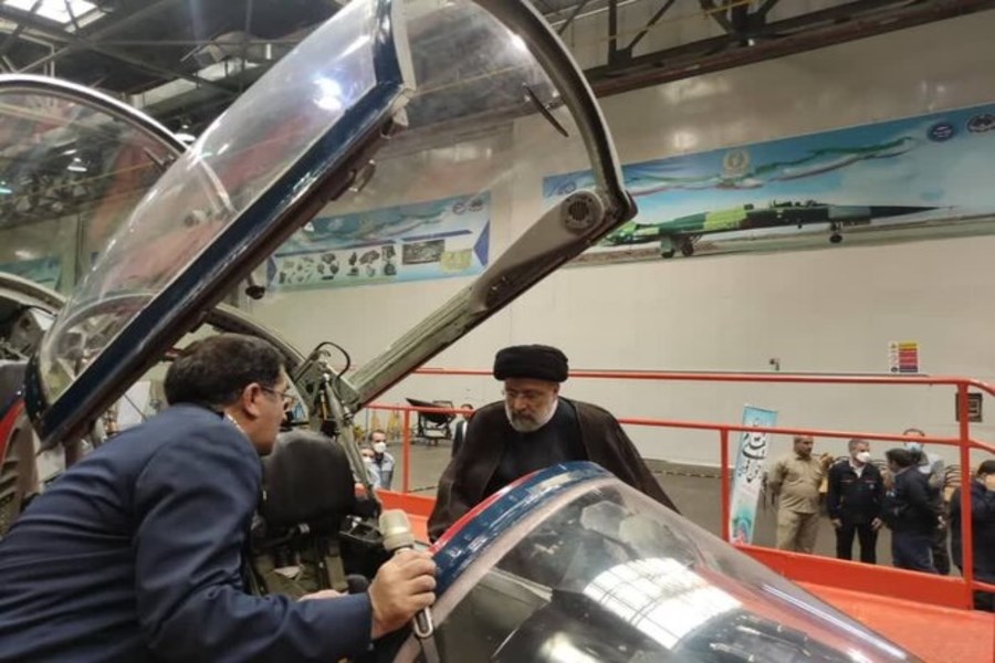 تصویر بازدید رئیس جمهور از شرکت دانش‌بنیان صنایع هواپیماسازی ایران
