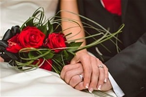تصویر  تبلیغات ساده زیستی برای ازدواج جواب نمی‌دهد