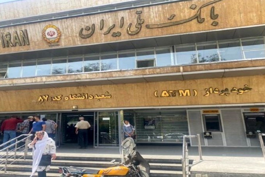 ۲ نفر از سارقان اصلی بانک ملی بازداشت شدند