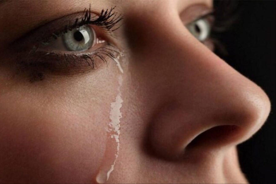 تصویر هنگام گریه کردن، آبریزش بینی داریم؛ علت چیست؟