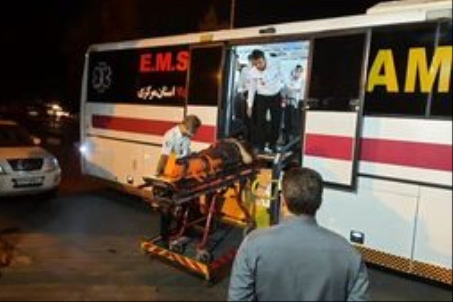 تصویر واژگونی مرگبار اتوبوس در لرستان 2 کشته و 50 زخمی برجا گذاشت