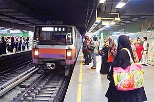 نقاشی‌‌های کپی در مترو باعث اعتراض مسافران شد