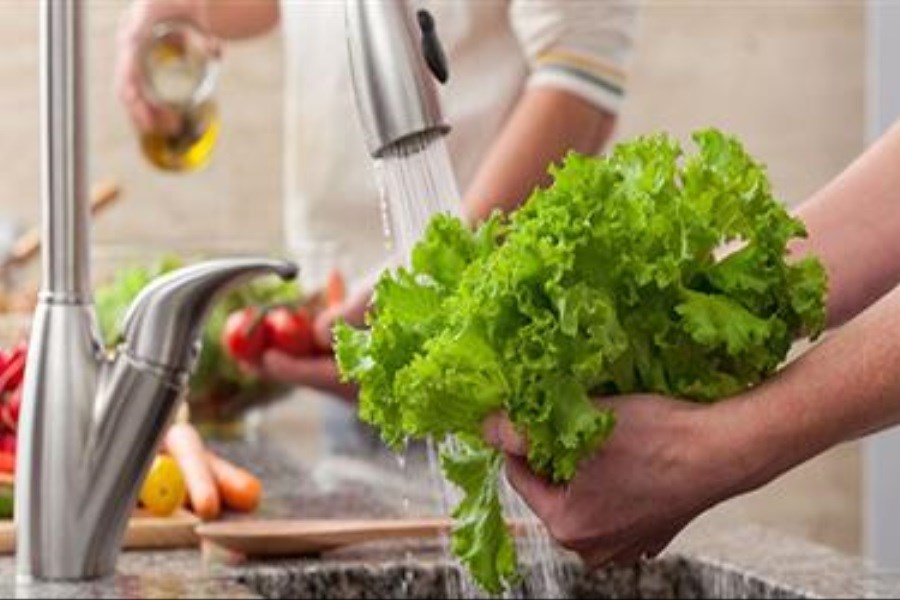 تصویر بهترین روش شستن میوه و سبزیجات