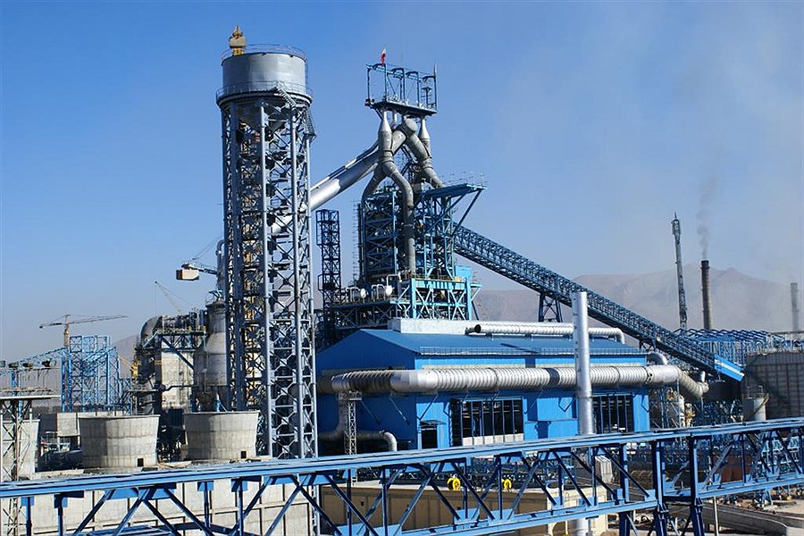 تصویر ثبت رکورد تولید روزانه ۹۸۰۵ تن چدن مذاب توسط ذوب آهن اصفهان