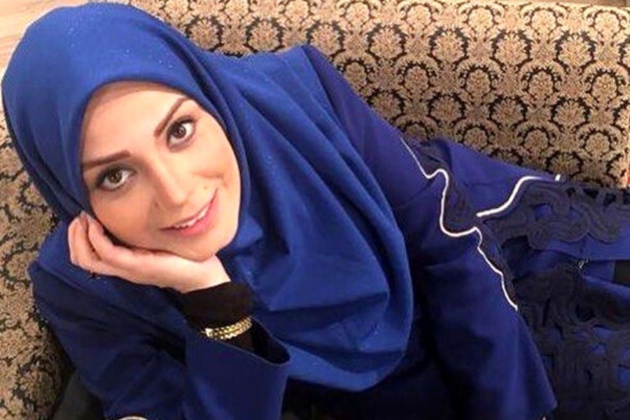 لباس نامناسب مجری ایرانی در دریای ترکیه