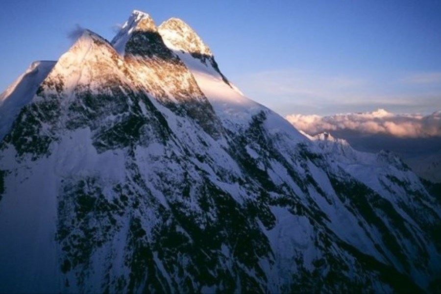 بانوی ایرانی قله 8 هزار متری را فتح کرد + عکس