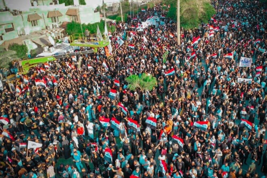 تصویر جعل پرچم ایران در تصاویر تظاهرات بغداد&#47; مقایسه تصویر واقعی و جعلی