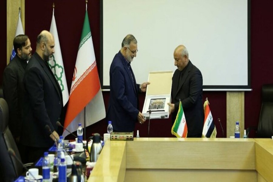 تصویر تفاهم نامه میان تهران و کربلا امضا شد