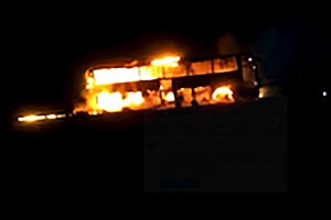 اتوبوس مسافربری مشهد به اردکان در آتش سوخت