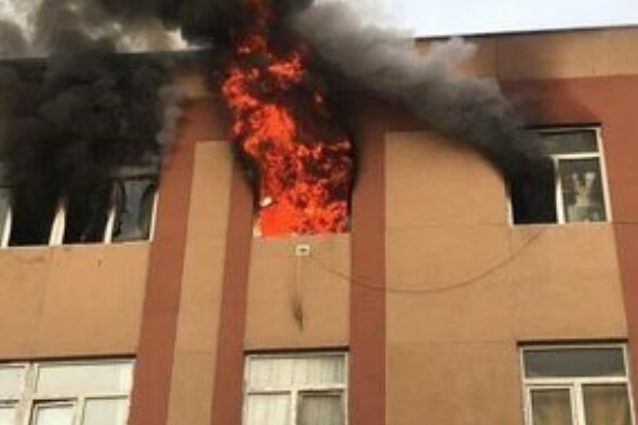 تصویر انفجار پاوربانک یک خانه را به آتش‌ کشید