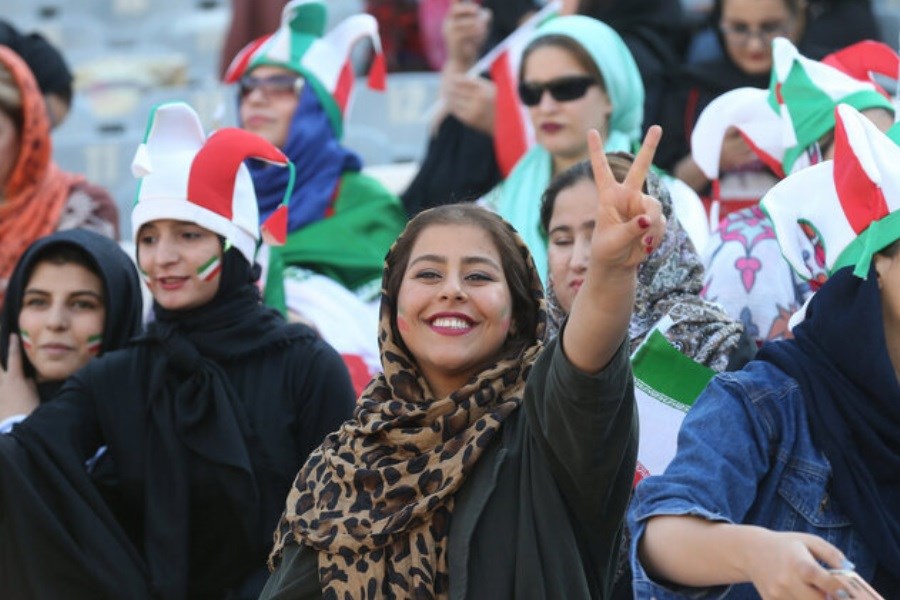 تصویر خبر خوش برای بانوان&#47; زنان بازی مس و استقلال را در ورزشگاه آزادی تماشا می‌کنند