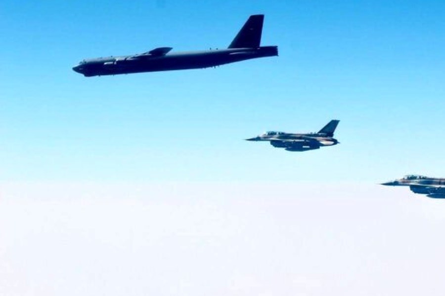تصویر ماجرای پرواز دو بمب‌افکن آمریکا به سمت خلیج فارس